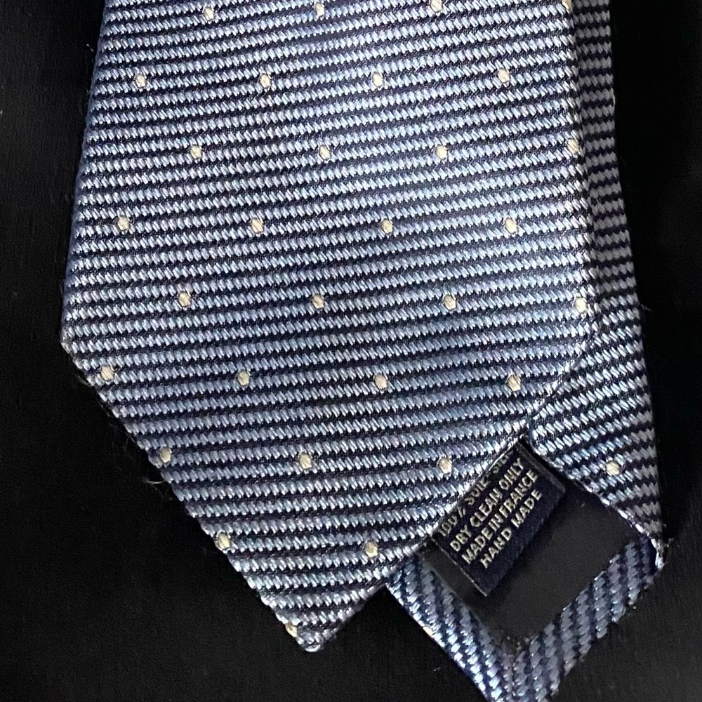 Daniel Cremieux blue, silver and white Tie very nice